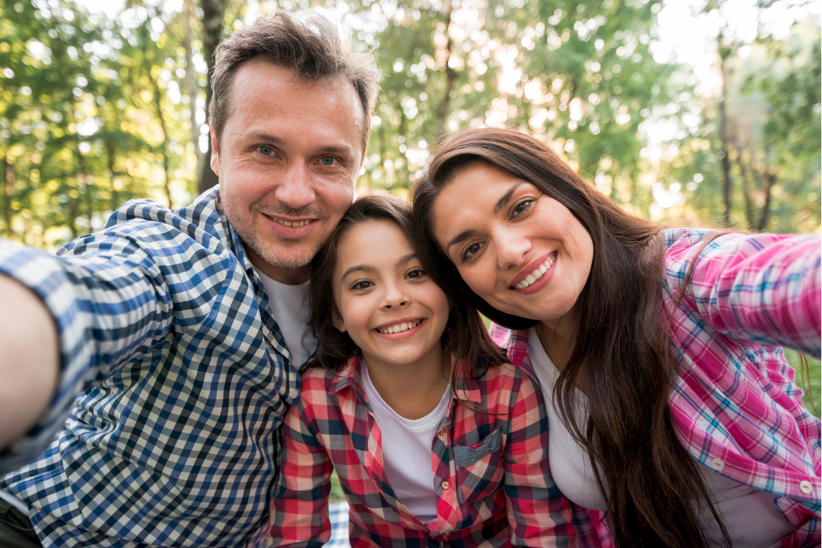 A family learning Spanish together online